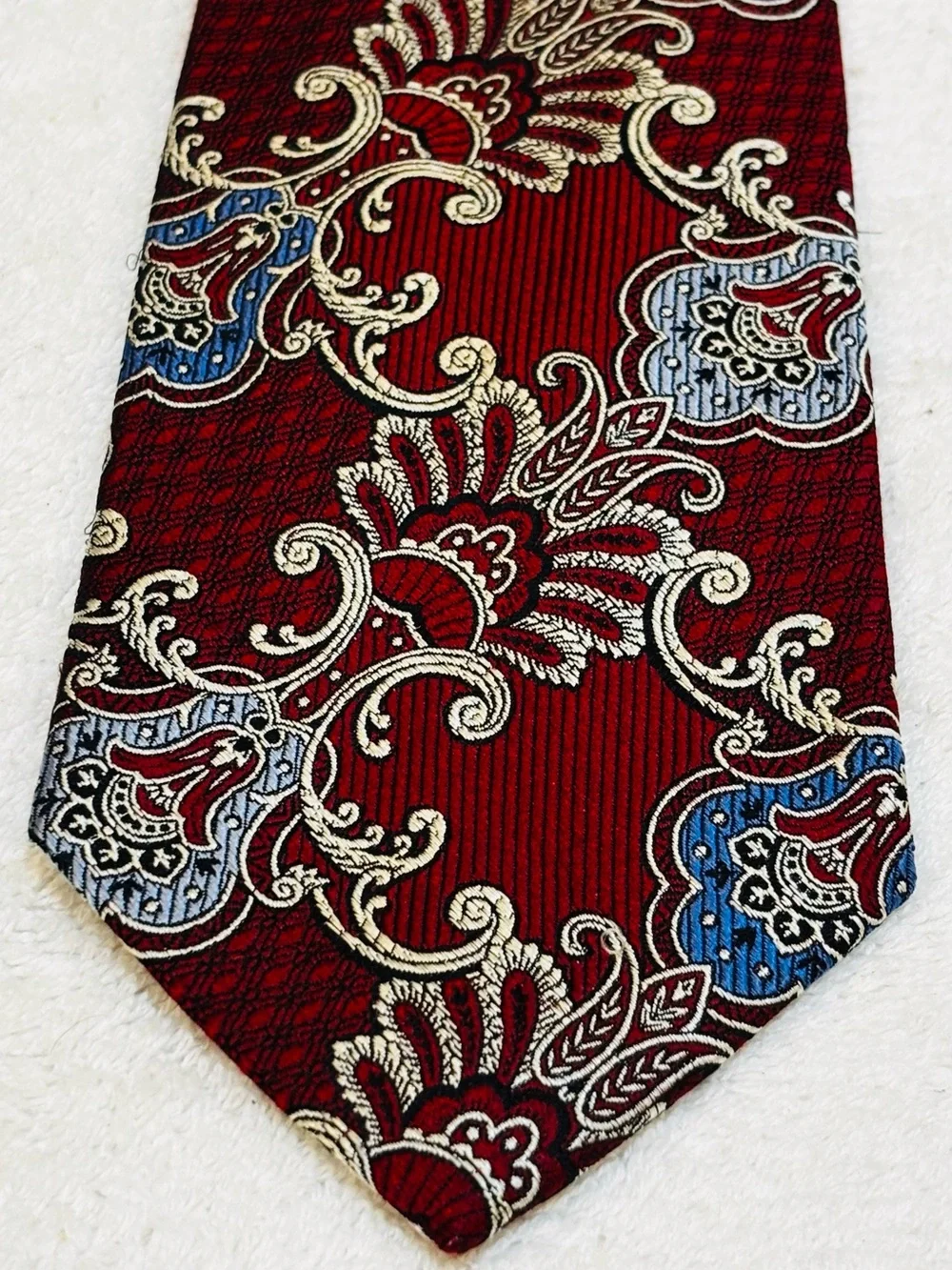 Brand New Stylish Tie By JOS A. BANK (Signature Collection)